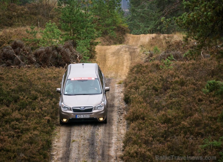 «Latvijas Gada auto 2016» žūrija nobrauc vairāk nekā 10 000 km 165101