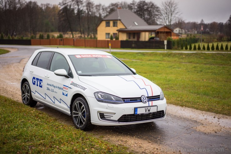 «Latvijas Gada auto 2016» žūrija nobrauc vairāk nekā 10 000 km 165105