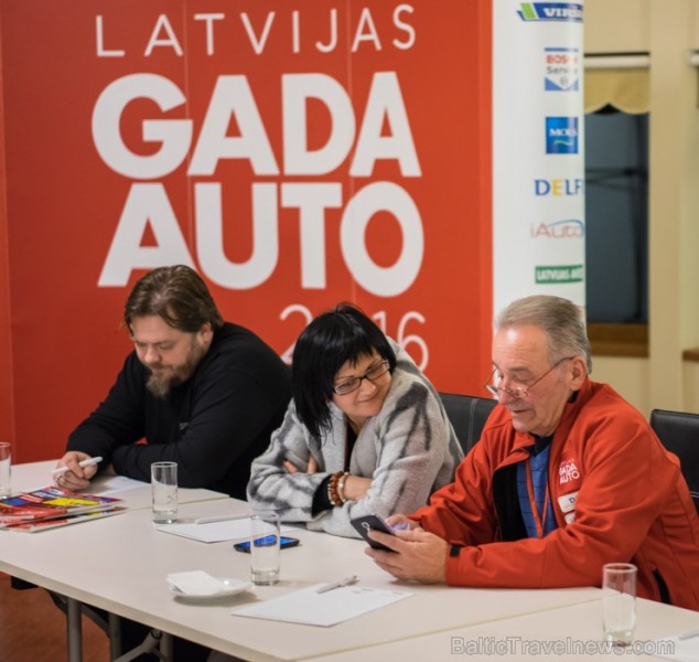 «Latvijas Gada auto 2016» žūrija nobrauc vairāk nekā 10 000 km 165115