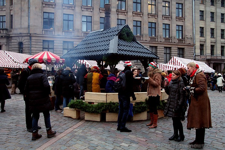 Rīdzinieki Doma laukumā tver Ziemassvētku sajūtu 165933
