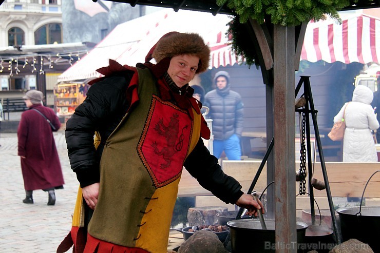 Rīdzinieki Doma laukumā tver Ziemassvētku sajūtu 165937