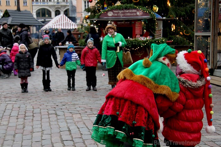 Rīdzinieki Doma laukumā tver Ziemassvētku sajūtu 165941