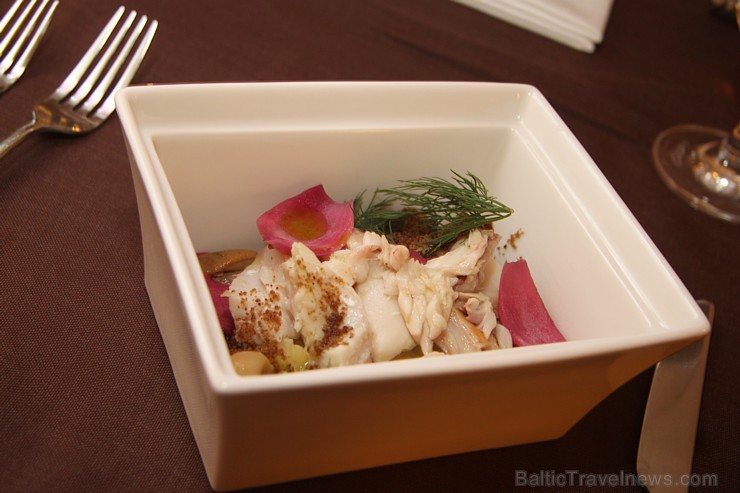 Valtera Restorāns: Kūpinātas zivis, kartupeļu – sēņu salāti, biešu majonēze 165954