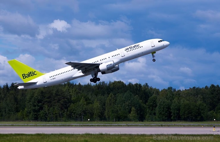 Jauno airBaltic kalendāru 2016. gadam var iegādāties airBaltic biļešu kasēs Rīgas lidostā un airbalticshop.com mājaslapā Jauno airBaltic kalendāru 2016. gadam var iegādāties airBaltic biļešu kasēs Rīgas lidostā un airbalticshop.com mājaslapā 166117
