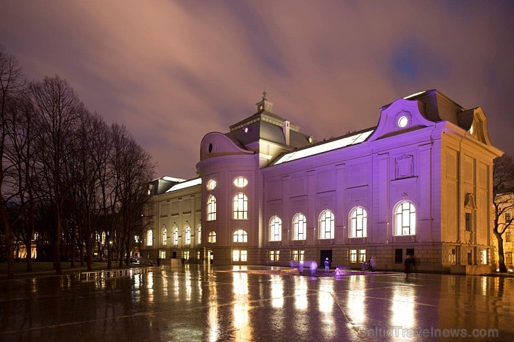 Atvērto durvju dienas no 12. līdz 16. decembrim ir kā Ziemassvētku dāvana Rīgas iedzīvotājiem un pilsētas viesiem. Apmeklētāji ir aicināti iepazīties Atvērto durvju dienas no 12. līdz 16. decembrim ir kā Ziemassvētku dāvana Rīgas iedzīvotājiem un pilsētas viesiem. Apmeklētāji ir aicināti iepazīties 166265
