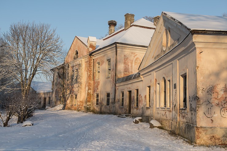 Muižas apbūve sākusi veidoties 17. gs., kad te saimniekoja Demkinu dzimta. Polijas karalis Augusts III, kuram 18.gs. piederēja Ludzas novads, muižu dā 167121