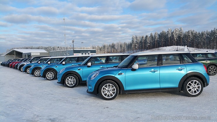 Travelnews.lv redakcija 23.01.2016 ar Mini.lv atbalstu testē Mini modeļus autosporta trasē «333» ziemas apstākļos 167738