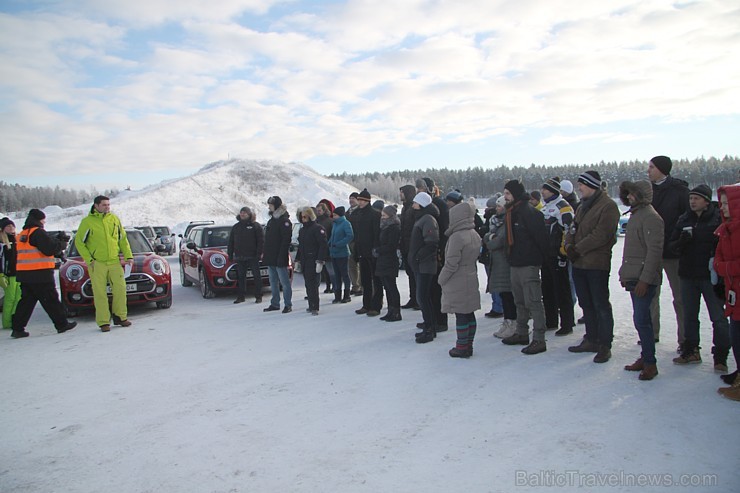 Travelnews.lv redakcija 23.01.2016 ar Mini.lv atbalstu testē Mini modeļus autosporta trasē «333» ziemas apstākļos 167741