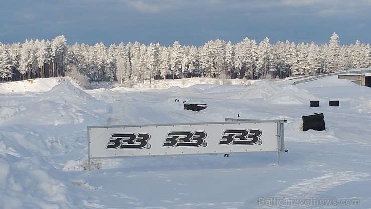 Travelnews.lv redakcija 23.01.2016 ar Mini.lv atbalstu testē Mini modeļus autosporta trasē «333» ziemas apstākļos 167742