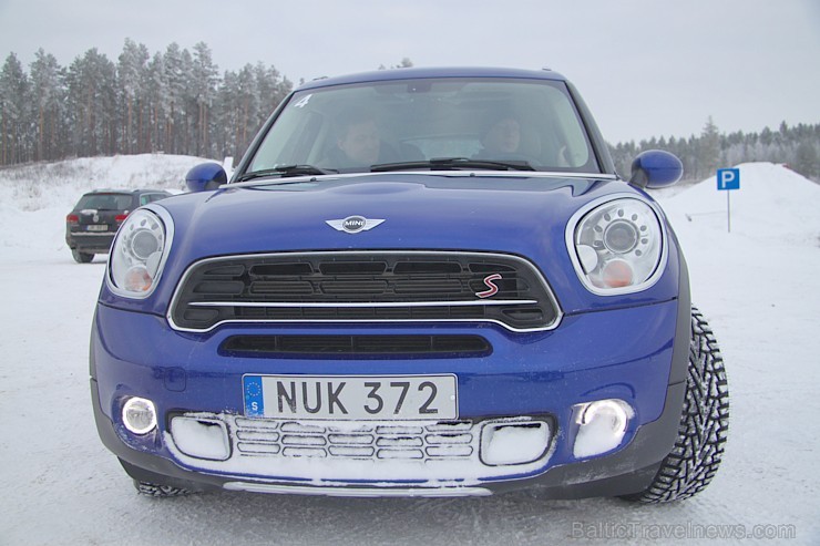 Travelnews.lv redakcija 23.01.2016 ar Mini.lv atbalstu testē Mini modeļus autosporta trasē «333» ziemas apstākļos 167743