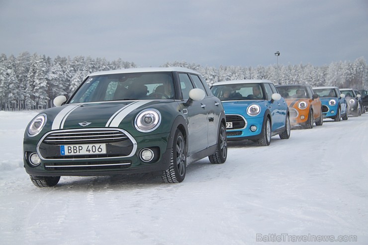 Travelnews.lv redakcija 23.01.2016 ar Mini.lv atbalstu testē Mini modeļus autosporta trasē «333» ziemas apstākļos 167745