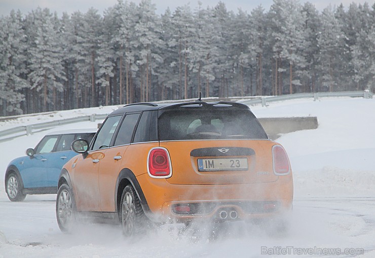 Travelnews.lv redakcija 23.01.2016 ar Mini.lv atbalstu testē Mini modeļus autosporta trasē «333» ziemas apstākļos 167747