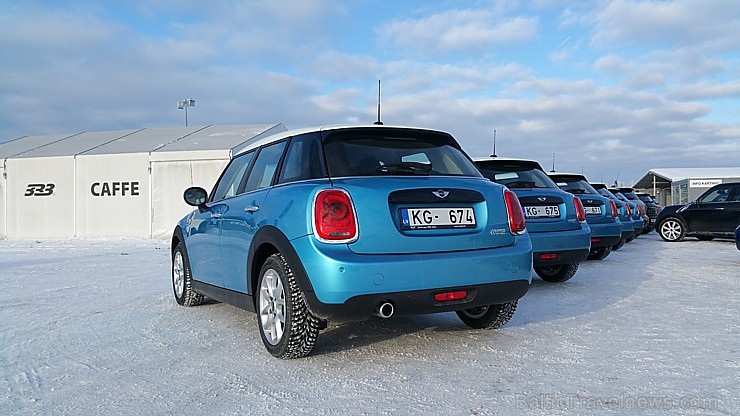 Travelnews.lv redakcija 23.01.2016 ar Mini.lv atbalstu testē Mini modeļus autosporta trasē «333» ziemas apstākļos 167757