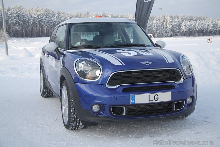 Travelnews.lv redakcija 23.01.2016 ar Mini.lv atbalstu testē Mini modeļus autosporta trasē «333» ziemas apstākļos 167758