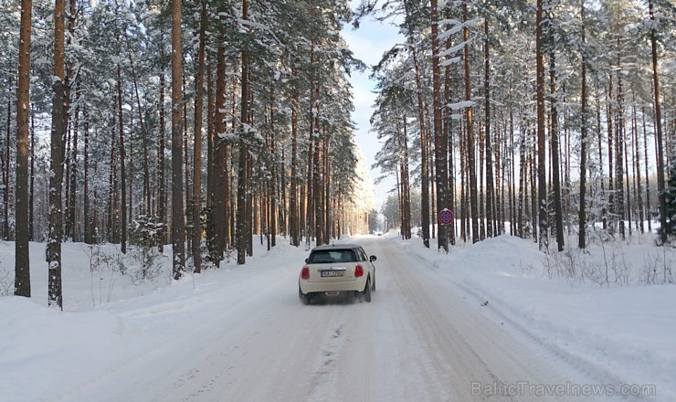 Travelnews.lv redakcija 23.01.2016 ar Mini.lv atbalstu testē Mini modeļus autosporta trasē «333» ziemas apstākļos 167761