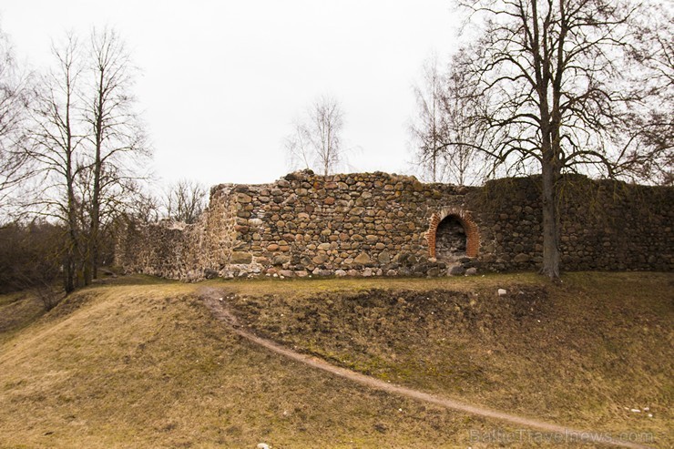 Travelnews.lv apskata iespaidīgās Livonijas ordeņa pilsdrupas Dobelē 170723