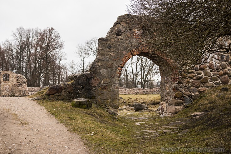 Travelnews.lv apskata iespaidīgās Livonijas ordeņa pilsdrupas Dobelē 170726