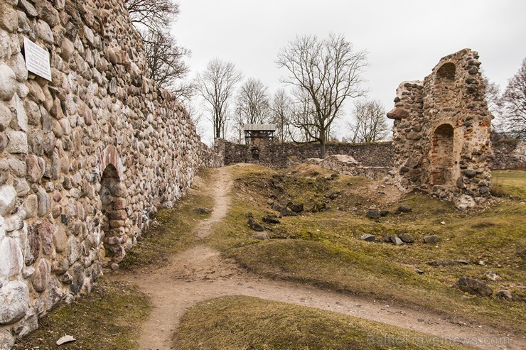 Travelnews.lv apskata iespaidīgās Livonijas ordeņa pilsdrupas Dobelē 170733