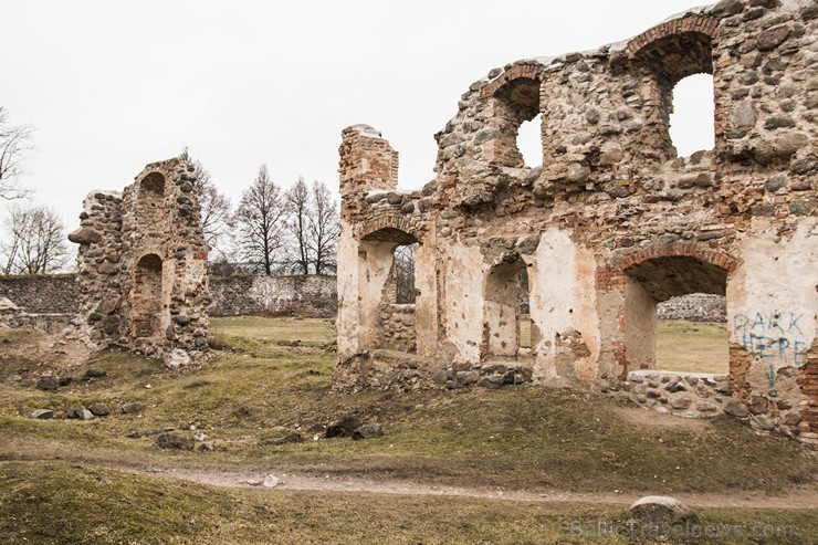 Travelnews.lv apskata iespaidīgās Livonijas ordeņa pilsdrupas Dobelē 170735