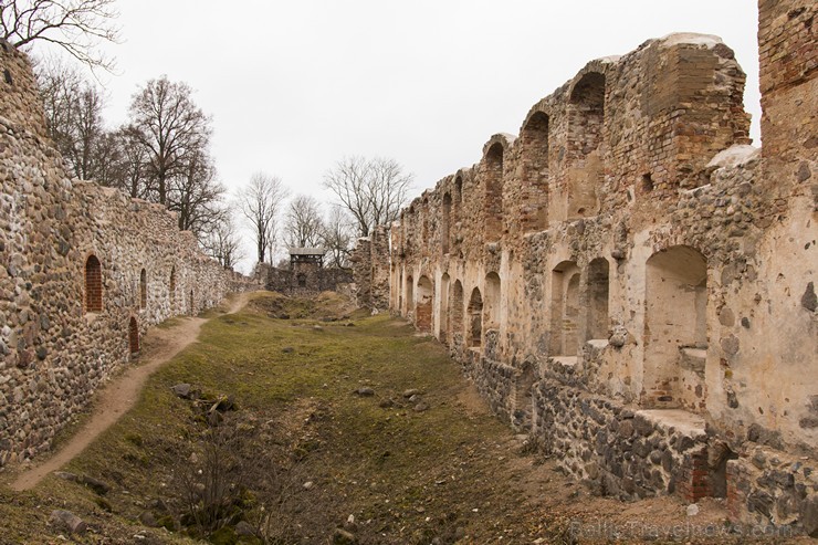 Travelnews.lv apskata iespaidīgās Livonijas ordeņa pilsdrupas Dobelē 170736