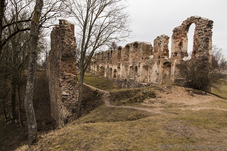 Travelnews.lv apskata iespaidīgās Livonijas ordeņa pilsdrupas Dobelē 170737