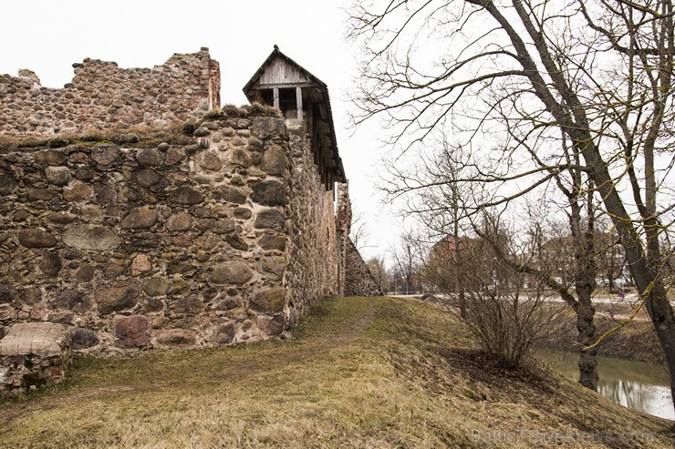 Travelnews.lv apskata iespaidīgās Livonijas ordeņa pilsdrupas Dobelē 170754