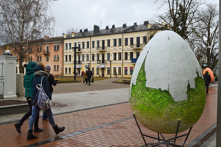 Daugavpilī aplūkojama krāšņa un raiba Lieldienu olu galerija 171014