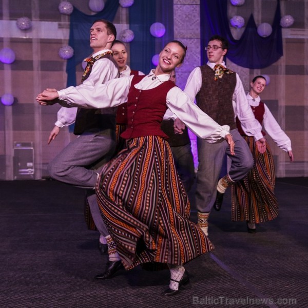 Piektais deju festivāls «Sasala jūrīna» Saulkrastos pulcē dejotājus no visas Latvijas 171044