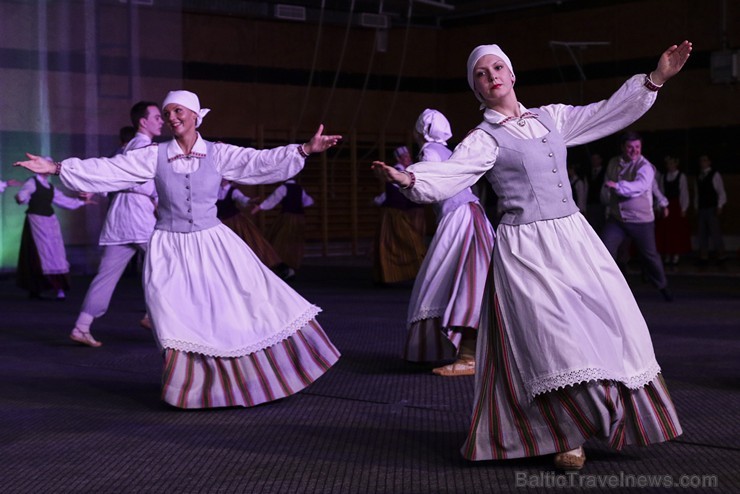 Piektais deju festivāls «Sasala jūrīna» Saulkrastos pulcē dejotājus no visas Latvijas 171102