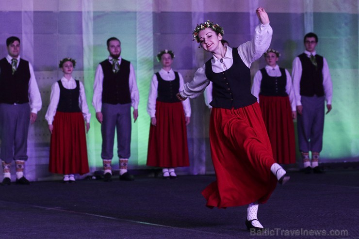 Piektais deju festivāls «Sasala jūrīna» Saulkrastos pulcē dejotājus no visas Latvijas 171103