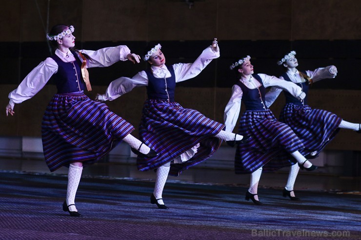 Piektais deju festivāls «Sasala jūrīna» Saulkrastos pulcē dejotājus no visas Latvijas 171104