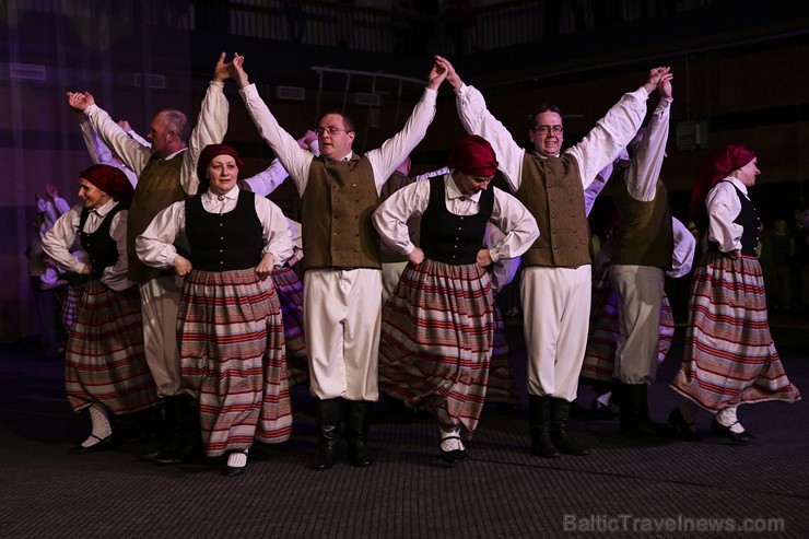 Piektais deju festivāls «Sasala jūrīna» Saulkrastos pulcē dejotājus no visas Latvijas 171105