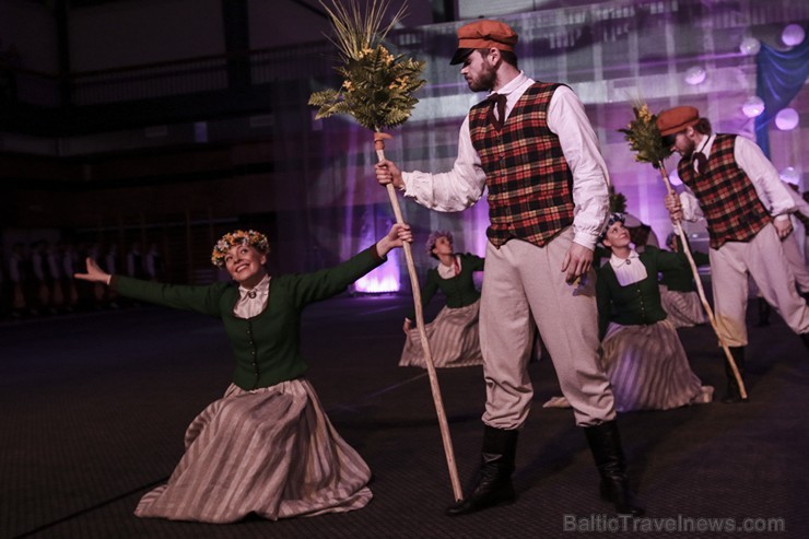 Piektais deju festivāls «Sasala jūrīna» Saulkrastos pulcē dejotājus no visas Latvijas 171126