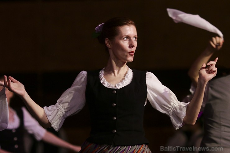 Piektais deju festivāls «Sasala jūrīna» Saulkrastos pulcē dejotājus no visas Latvijas 171128