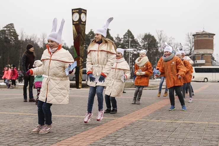 Siguldā atklāts pirmais šūpoļu festivāls «Latvija šūpojas Siguldā» 171204