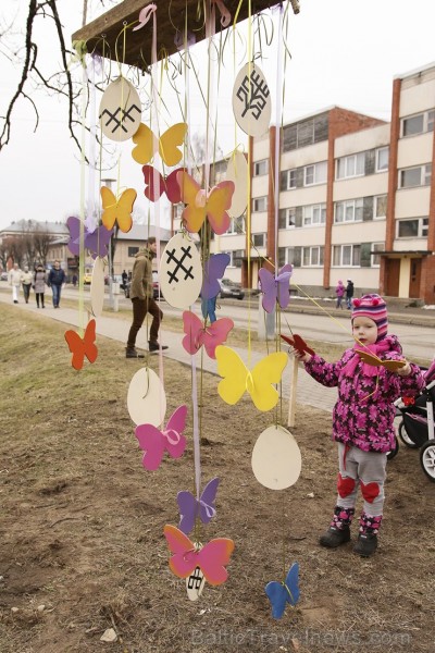 Siguldā atklāts pirmais šūpoļu festivāls «Latvija šūpojas Siguldā» 171222