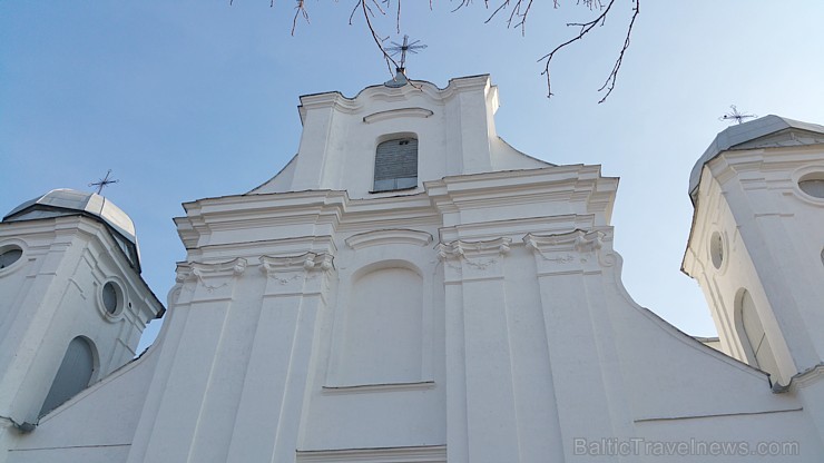 Travelnews.lv redakcija saulainajās Lieldienās ciemojas Latgales zemnieka sētā un Dagdas katoļu baznīcā 171307