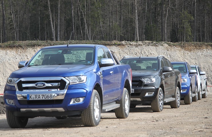 Travelnews.lv redakcija ar jauno  Ford Ranger un instruktoru vadībā dodas Slovēnijas šķēršļu poligonā 172016