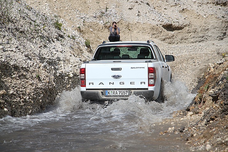 Travelnews.lv redakcija ar jauno  Ford Ranger un instruktoru vadībā dodas Slovēnijas šķēršļu poligonā 172031