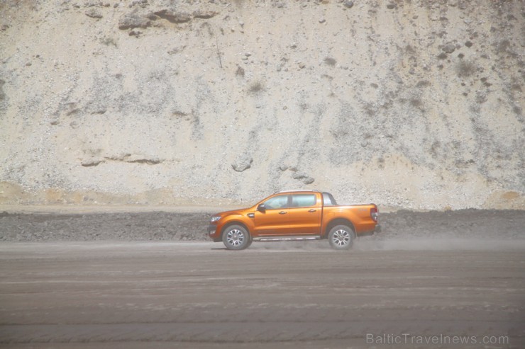 Travelnews.lv redakcija ar jauno  Ford Ranger un instruktoru vadībā dodas Slovēnijas šķēršļu poligonā 172043