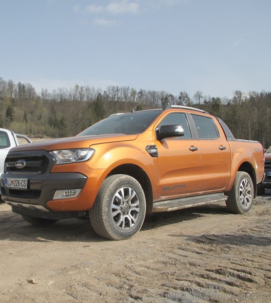 Travelnews.lv redakcija ar jauno  Ford Ranger un instruktoru vadībā dodas Slovēnijas šķēršļu poligonā 172045