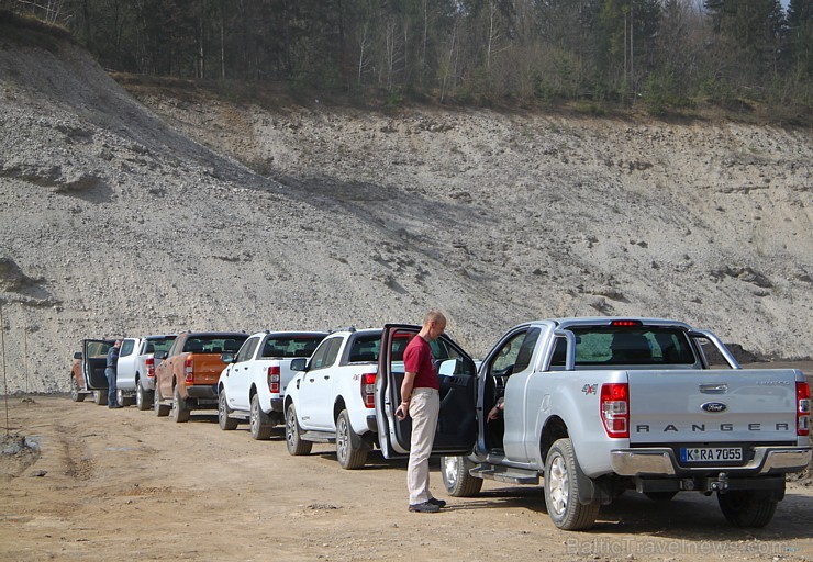 Travelnews.lv redakcija ar jauno  Ford Ranger un instruktoru vadībā dodas Slovēnijas šķēršļu poligonā 172047