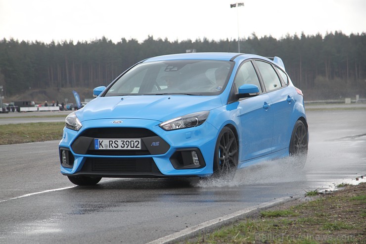 Travelnews.lv redakcija 19.04.2016 auto sporta trasē 333 cenšas savaldīt Ford Focus RS ar 350 zirgspēkiem 172469