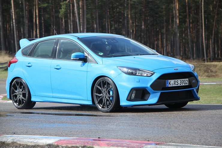 Travelnews.lv redakcija 19.04.2016 auto sporta trasē 333 cenšas savaldīt Ford Focus RS ar 350 zirgspēkiem 172470