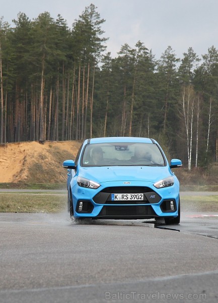 Travelnews.lv redakcija 19.04.2016 auto sporta trasē 333 cenšas savaldīt Ford Focus RS ar 350 zirgspēkiem 172472