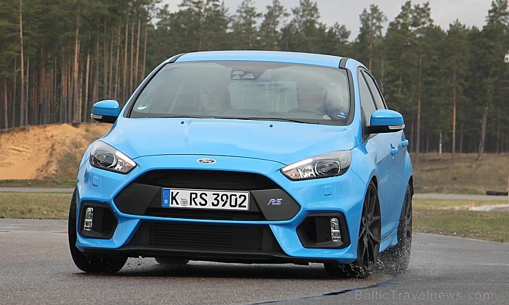 Travelnews.lv redakcija 19.04.2016 auto sporta trasē 333 cenšas savaldīt Ford Focus RS ar 350 zirgspēkiem 172475