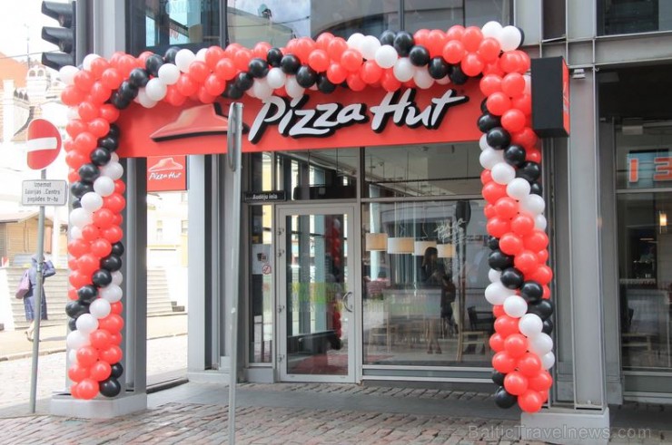 Pirmā «Pizza Hut» restorāna Latvijā atvēršana 172613