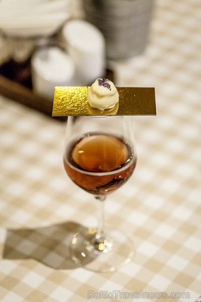 Restorānā «Melnā Bite» bauda Chablis reģiona vīnu «Domaine de Laroche» gardēžu vakariņas 173046