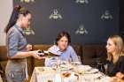 Restorānā «Melnā Bite» bauda Chablis reģiona vīnu «Domaine de Laroche» gardēžu vakariņas 21