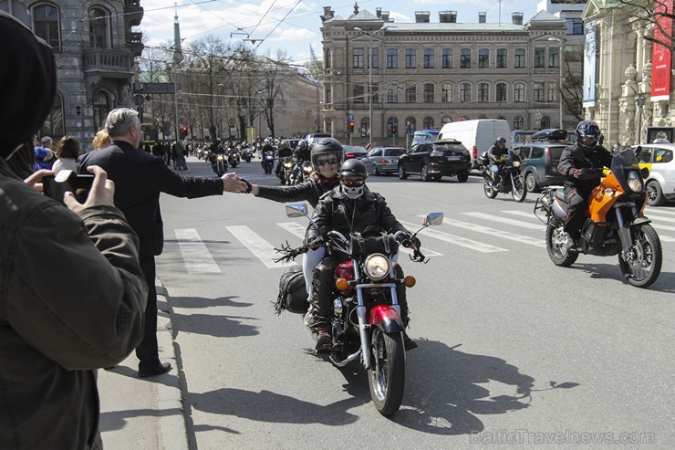 Ar parādes braucienu pa Rīgas ielām atklāj jauno motosezonu 173209